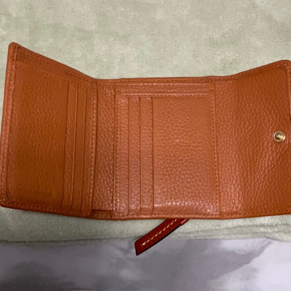 🌟HP🔥Dooney & Bourke pebble leather, tan, small flap snap wallet. Trifold. - Picture 3 of 3